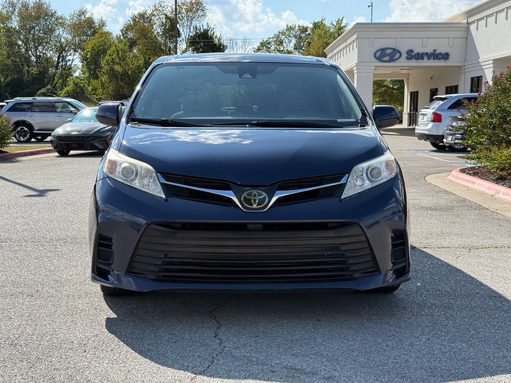 Used 2018 Toyota Sienna LE FWD image 2