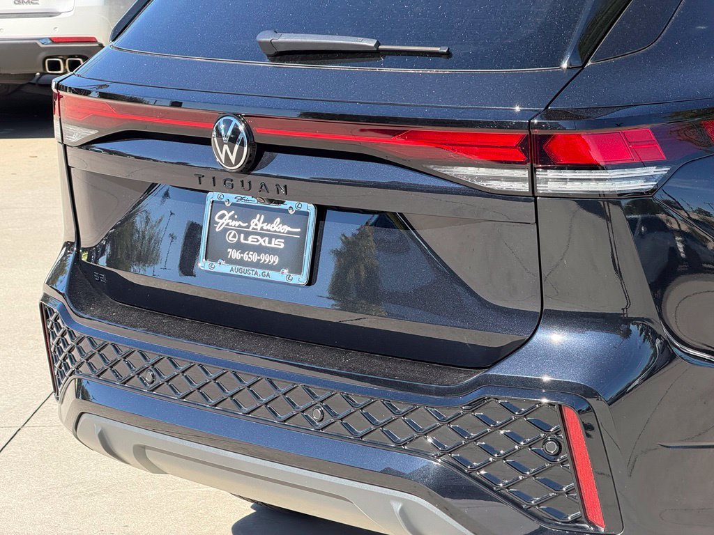 Used 2026 Volkswagen Tiguan SE R-Line FWD image 12
