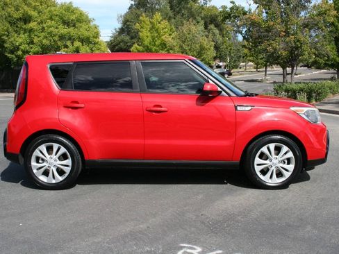 Used 2016 Kia Soul + FWD image 4