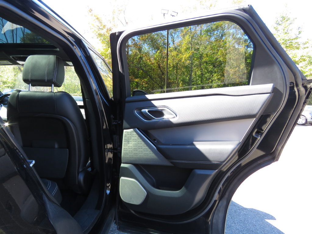 Used 2018 Land Rover Range Rover Velar R-Dynamic SE AWD/4WD image 15