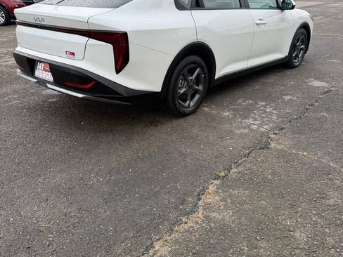 Used 2025 Kia K4 FWD image 2