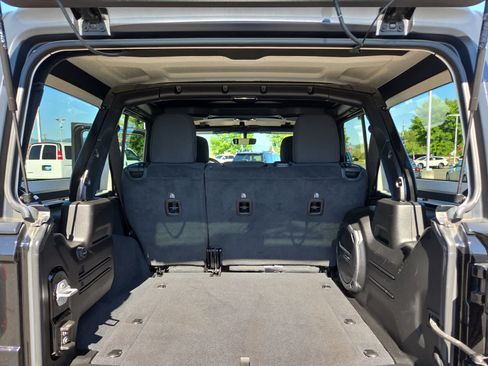 Used 2022 Jeep Wrangler Unlimited Sahara w/ LED Lighting Group AWD/4WD image 27