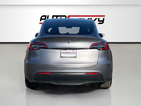 Used 2025 Tesla Model Y Long Range RWD image 6