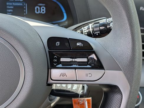 Used 2025 Hyundai Elantra SE FWD image 24