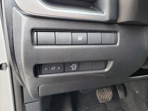 Used 2023 Nissan Rogue SV image 24