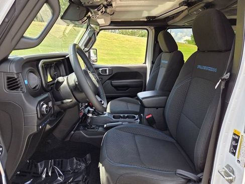 Used 2024 Jeep Wrangler Unlimited Rubicon 4xe AWD/4WD image 12