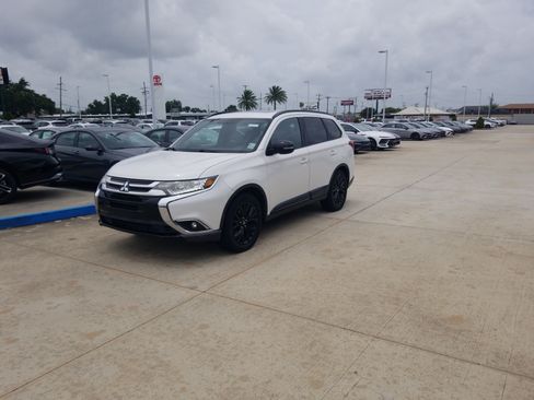 Used 2018 Mitsubishi Outlander LE FWD image 3