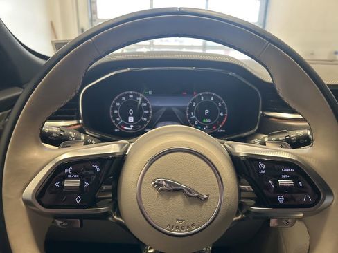 Used 2024 Jaguar F-PACE R-Dynamic S image 11