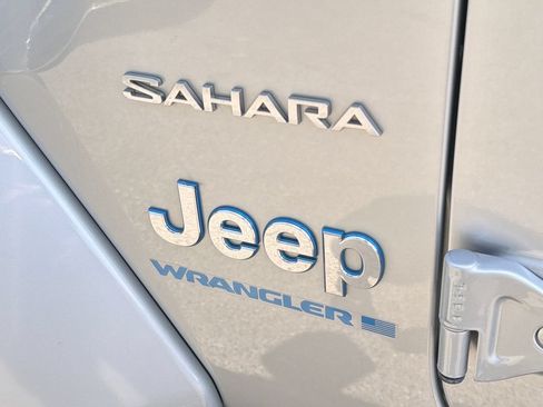 Used 2024 Jeep Wrangler Unlimited Sahara AWD/4WD image 16