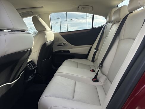 Certified 2025 Lexus ES 350 w/ Premium Package image 32