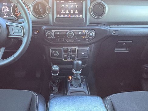 Used 2023 Jeep Gladiator Sport S image 3