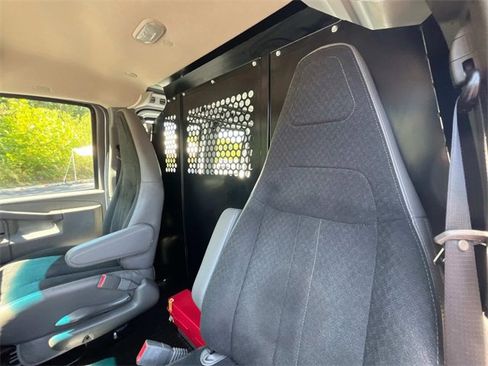 Used 2022 GMC Savana 2500 w/ Driver Convenience Package image 10