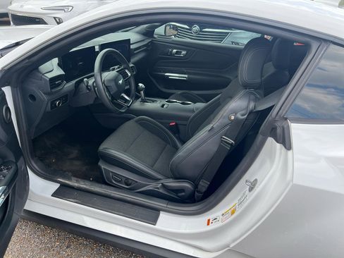 Used 2025 Ford Mustang GT RWD image 8