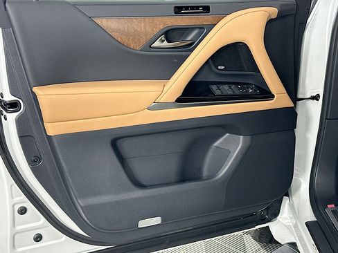 New 2025 Lexus LX 700h Luxury image 19