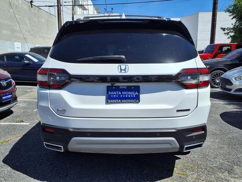Used 2024 Honda Pilot Touring image 9
