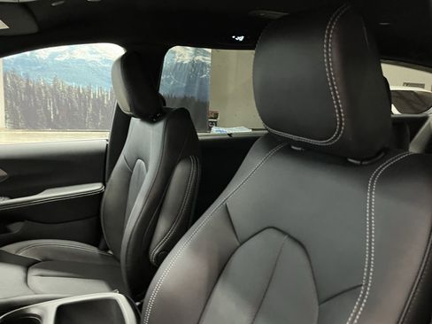 New 2026 Chrysler Pacifica Select AWD/4WD image 18