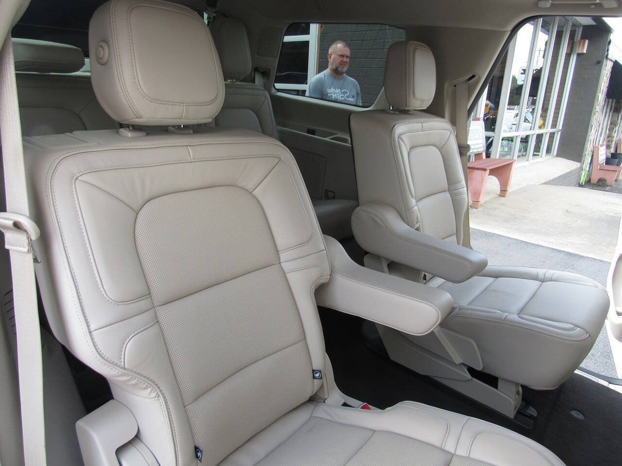 Used 2019 Lincoln Navigator Reserve w/ Cargo Package AWD/4WD image 21