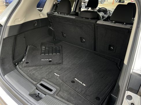 Certified 2022 Nissan Rogue SV image 27