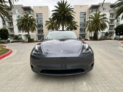 Used 2022 Tesla Model Y Performance AWD/4WD image 2