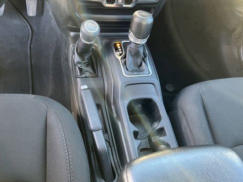 Used 2022 Jeep Gladiator Sport image 24