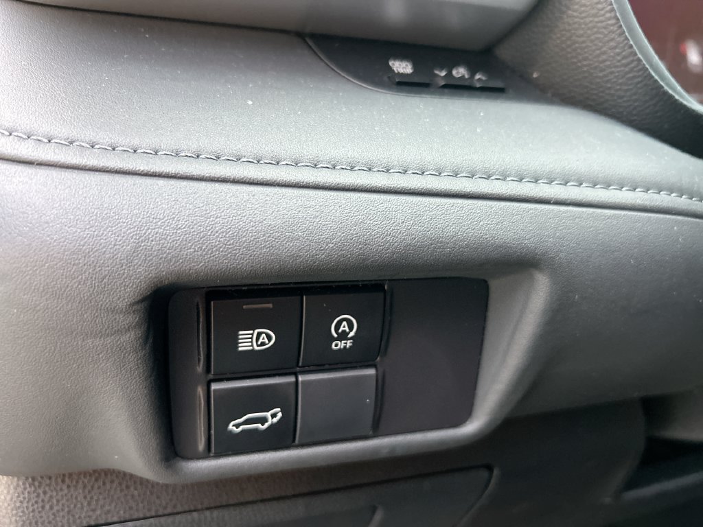 Used 2024 Toyota Highlander LE FWD image 14