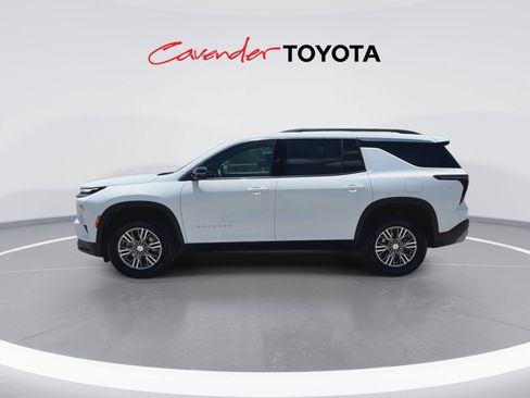 Used 2026 Chevrolet Traverse LT FWD image 5