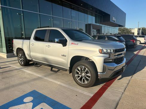 Used 2019 Chevrolet Silverado 1500 LT w/ Texas Edition AWD/4WD image 4