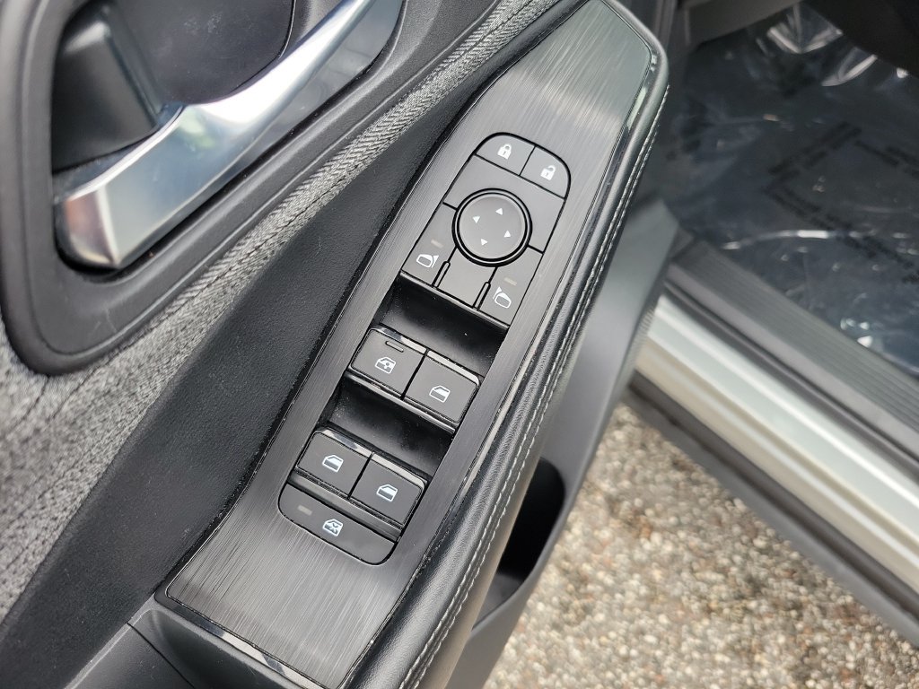 Used 2023 Nissan Rogue SV FWD image 14
