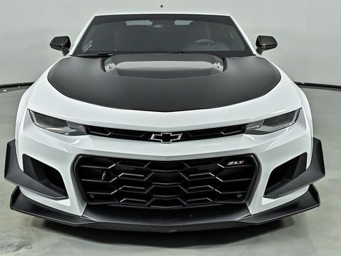 Used 2020 Chevrolet Camaro ZL1 RWD image 5