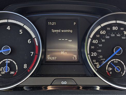 Used 2016 Volkswagen Golf R 4-Door AWD/4WD image 12