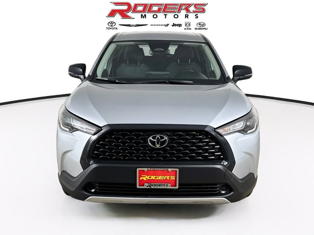 Used 2025 Toyota Corolla Cross LE AWD/4WD image 7