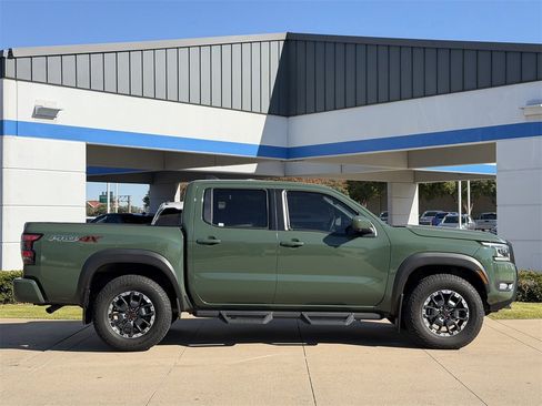 Used 2025 Nissan Frontier PRO-4X w/ Pro Convenience Package image 3