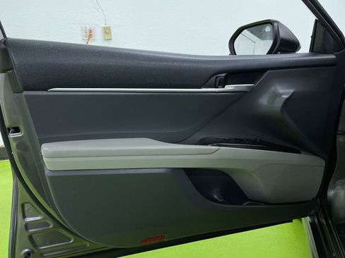 Used 2021 Toyota Camry SE image 15