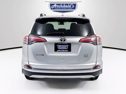 Used 2018 Toyota RAV4 XLE AWD/4WD image 7