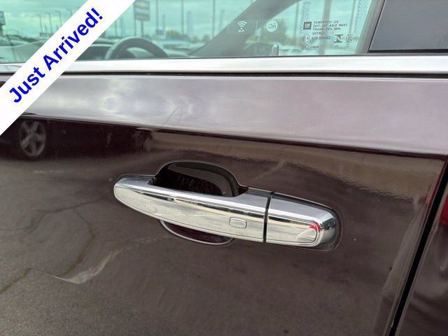 Used 2023 Chevrolet Traverse Premier FWD image 13