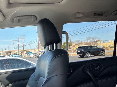 Used 2024 INFINITI QX80 Luxe image 12