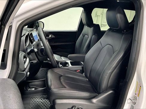 New 2026 Chrysler Pacifica Select image 25