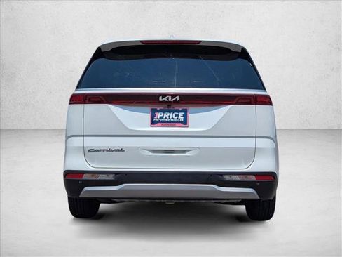 Used 2022 Kia Carnival LX FWD image 7