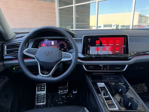 Used 2024 Volkswagen Atlas Peak Edition SEL AWD/4WD image 16