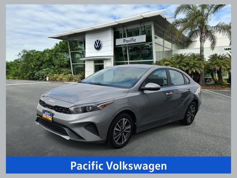 Used 2023 Kia Forte LXS w/ LXS Technology Package FWD image 1