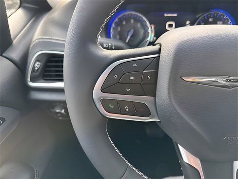 New 2026 Chrysler Pacifica Limited w/ Uconnect Theater Family Group image 36