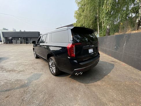 Used 2023 GMC Yukon XL Denali Ultimate AWD/4WD image 4