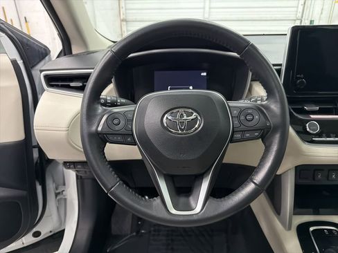 Used 2024 Toyota Corolla Cross XLE w/ Convenience Package image 16