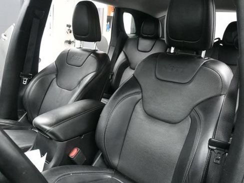 Used 2020 Jeep Cherokee Limited FWD image 30