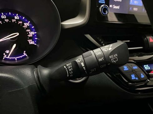 Used 2019 Toyota C-HR XLE FWD image 35