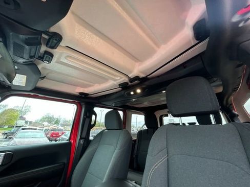 Used 2025 Jeep Wrangler Unlimited Sahara w/ Safety Group AWD/4WD image 37