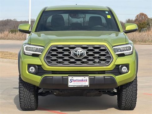 Used 2023 Toyota Tacoma TRD Off-Road image 2