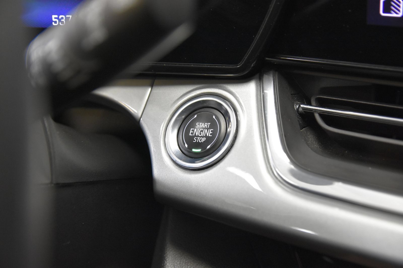Used 2025 Chevrolet Trax LT FWD image 23