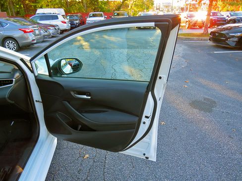 Used 2020 Toyota Corolla LE image 26