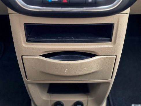 Used 2015 Dodge Grand Caravan American Value Package w/ UConnect Hands-Free Group FWD image 24